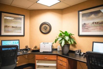 Hampton Inn & Suites Greeley - image 9
