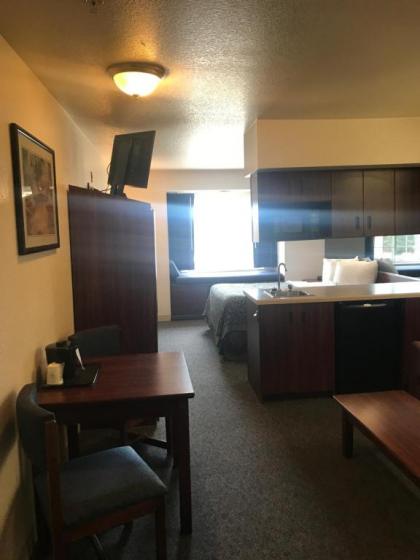 Days Inn by Wyndham Greeley - image 9