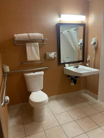Clarion Hotel and Conference Center Greeley Downtown - image 12