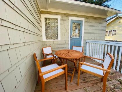 Stunning Bungalow next to UNC - Free Cruiser Bikes! - image 14