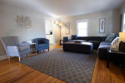 Beautiful Bungalow Next to UNC-FREE Cruiser Bikes! - image 2