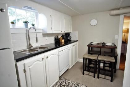 Charming Bungalow Next to UNC-FREE Cruiser Bikes! Lower - image 12