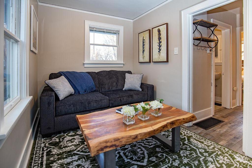 Carriage House Walk to UNC + Free Bikes - main image