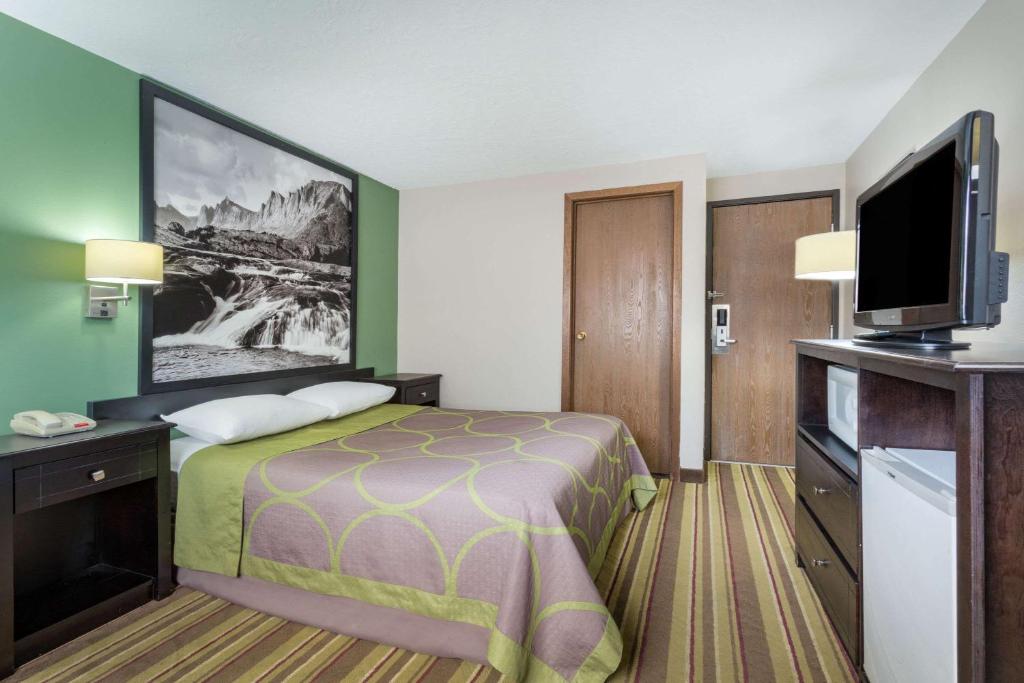 Super 8 by Wyndham Green River - image 3