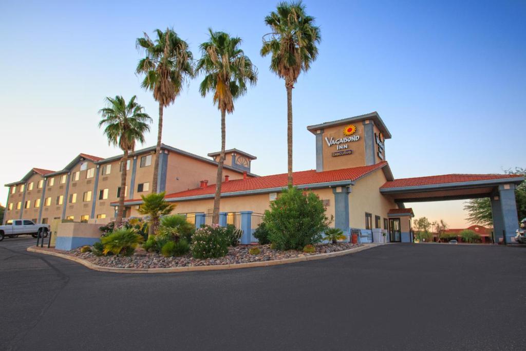 Vagabond Inn Executive - main image