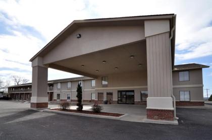 Hilltop Inn and Suites - image 10