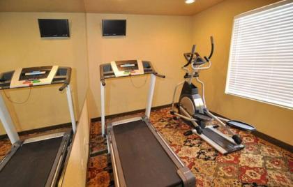 Hilltop Inn and Suites - image 4
