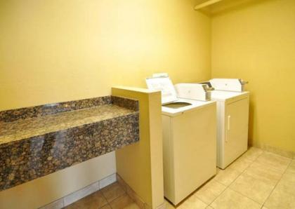 Hilltop Inn and Suites - image 7