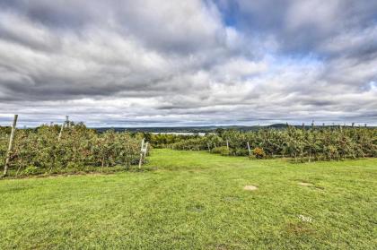 Cozy Home with Vineyard Working Farm and Fall Foliage - image 10