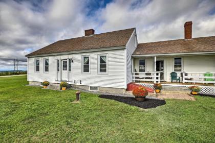 Cozy Home with Vineyard Working Farm and Fall Foliage - image 4