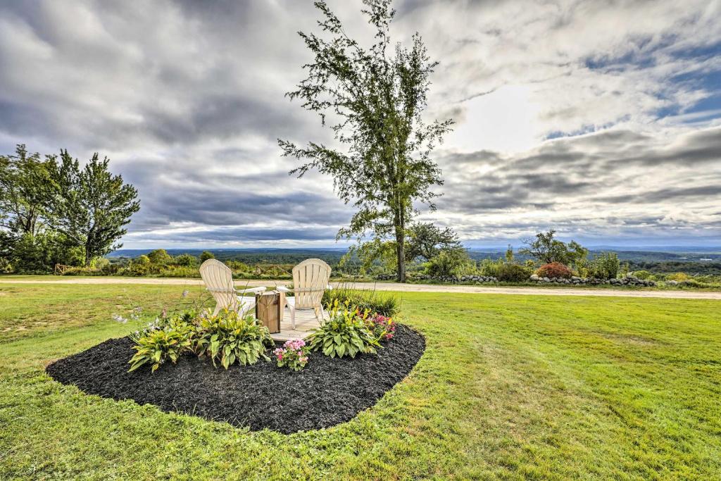 Cozy Home with Vineyard Working Farm and Fall Foliage - image 6