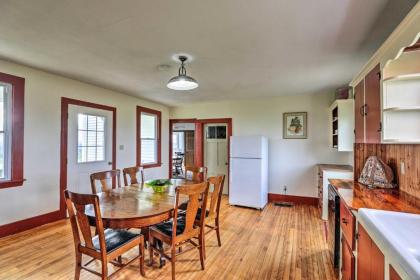 Cozy Home with Vineyard Working Farm and Fall Foliage - image 7