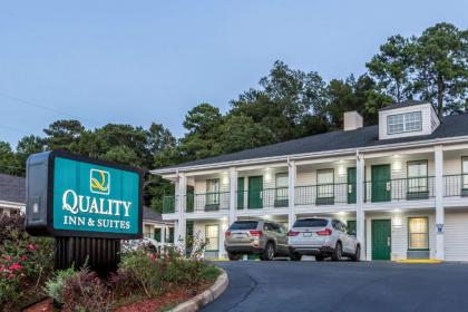 Quality Inn & Suites near Lake Oconee