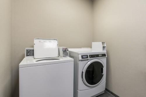 Fairfield by Marriott Inn & Suites Greensboro Coliseum Area - image 2