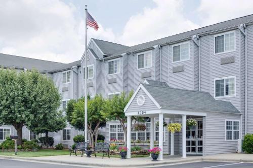Microtel Inn by Wyndham Greensboro - main image
