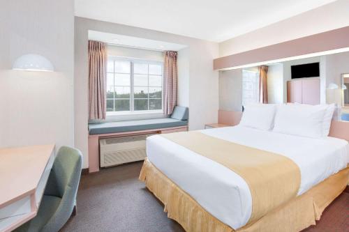 Microtel Inn by Wyndham Greensboro - image 3