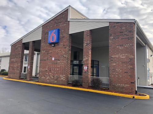 Motel 6-Greensboro NC - Airport - main image