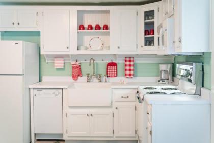 The Little Farmhouse Sleeps 6 - image 11