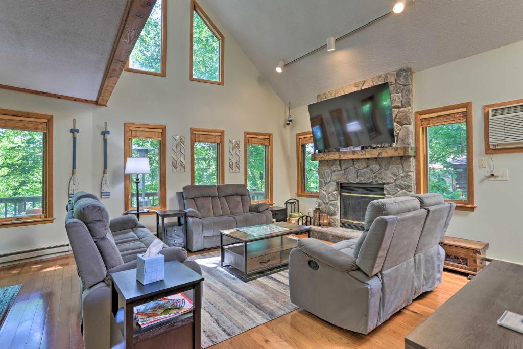 Lakefront Home with Game Room Decks Dock and Kayaks! - image 3