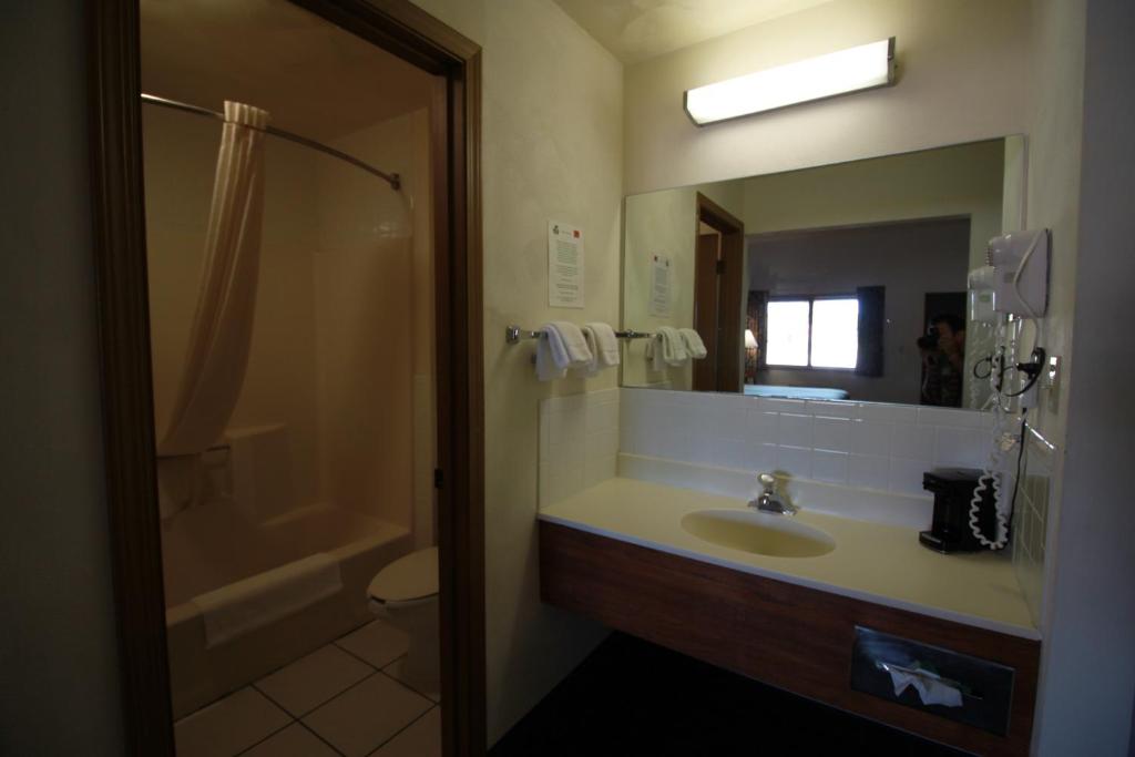 SureStay Hotel by Best Western Greenville - image 6