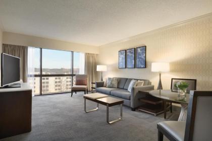 Hilton Greenville - image 12