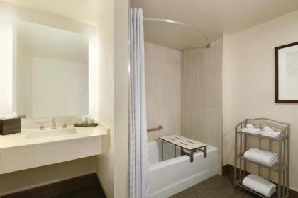Hilton Greenville - image 5
