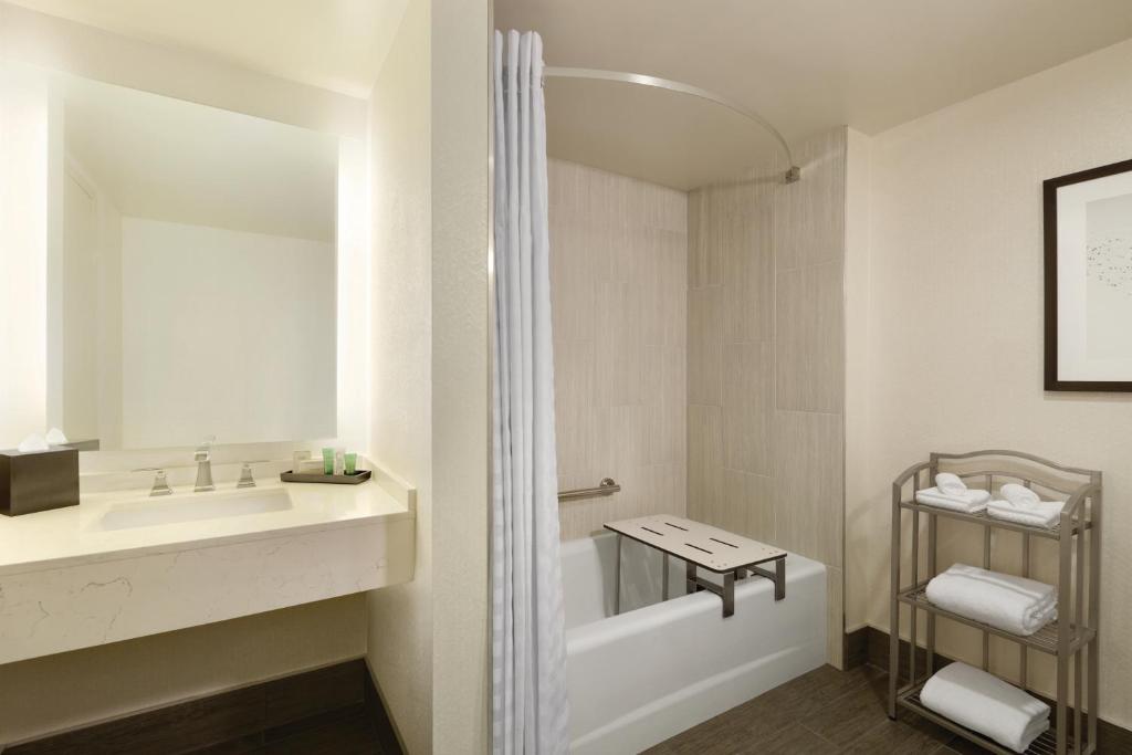 Hilton Greenville - image 5