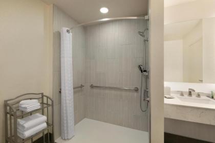 Hilton Greenville - image 7