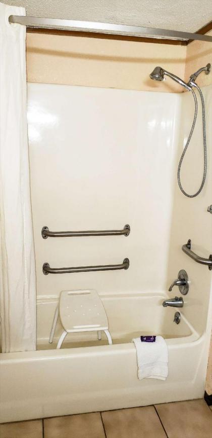 Knights Inn Greenville - image 12