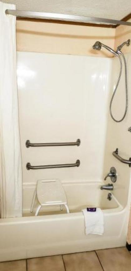 Knights Inn Greenville - image 6