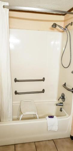 Knights Inn Greenville - image 6