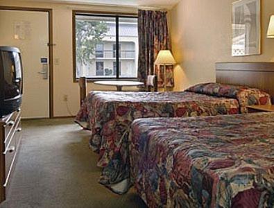 Knights Inn Greenville - image 7