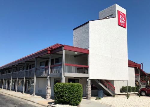 Red Roof Inn Greenville NC - image 3