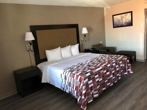 Red Roof Inn Greenville NC - image 7