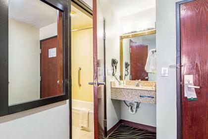 Quality Inn Greenville I-30 - image 8