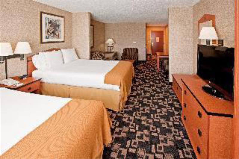 Holiday Inn Express Hotel & Suites Greenwood - image 3