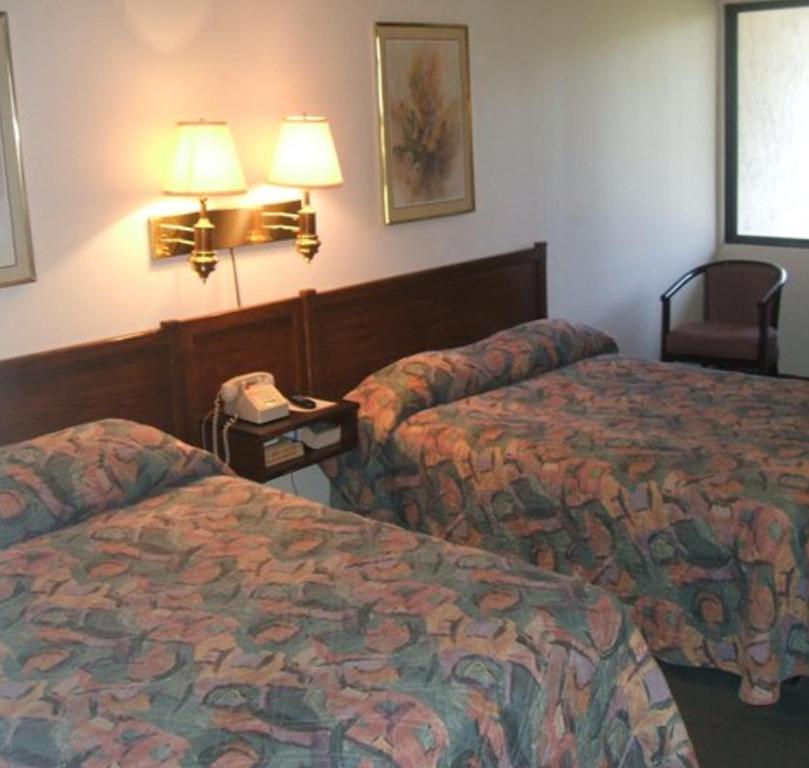 Red Carpet Inn Fanta Suites Hotel - image 4