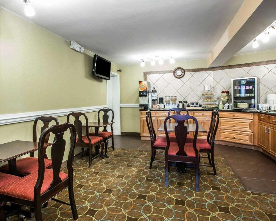 Quality Inn Greenwood Hwy 25 - image 5
