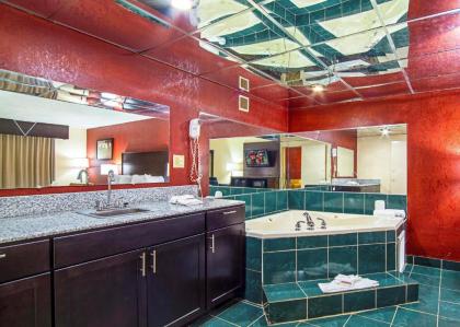 Red Roof Inn & Suites Greenwood SC - image 14