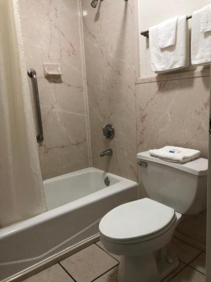Mid Continent Inn - image 13