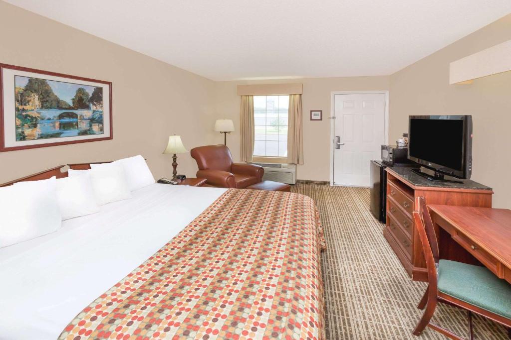 Baymont by Wyndham Grenada - image 2