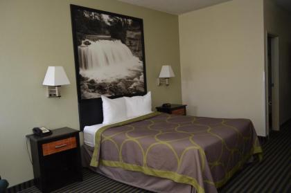 Super 8 by Wyndham Gretna - image 9