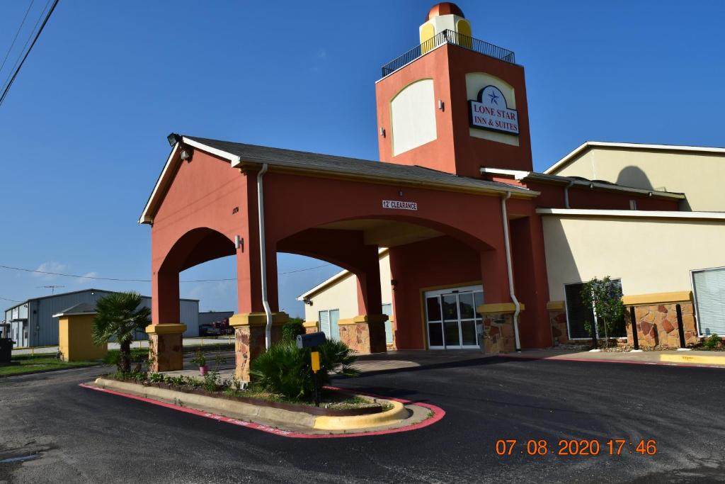 Lone Star Inn & Suites - main image