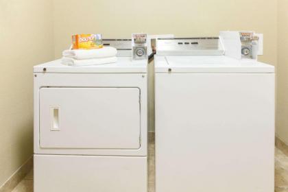 Lone Star Inn & Suites - image 4