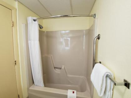 Ramada by Wyndham Groton - image 15