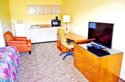 Flagship Inn & Suites - image 12
