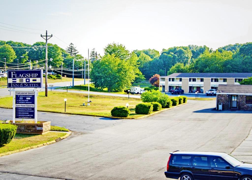 Flagship Inn & Suites - image 2