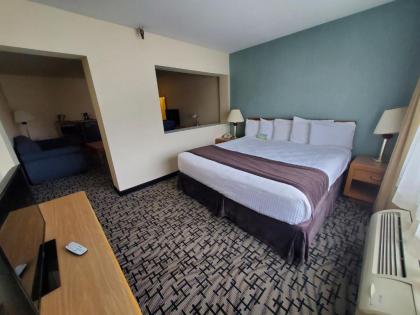 Groton Inn & Suites - image 10