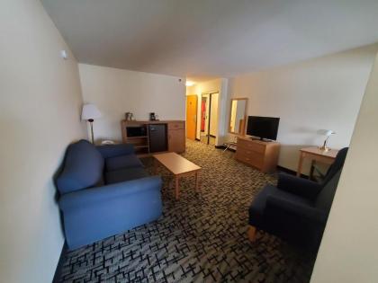 Groton Inn & Suites - image 11