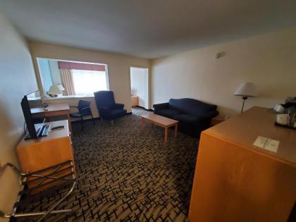 Groton Inn & Suites - image 12